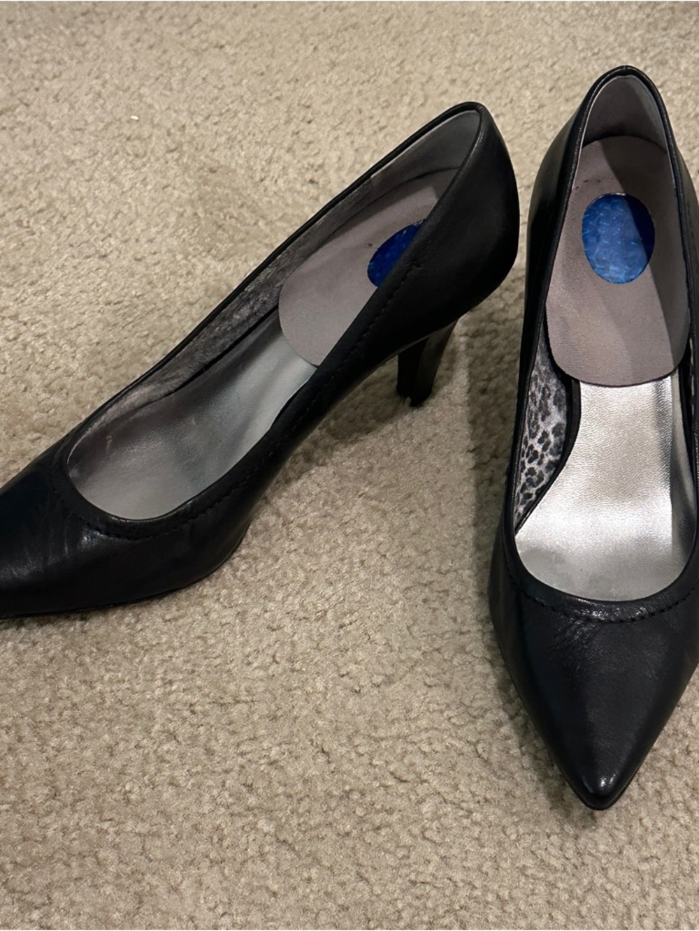 Black Pointed-Toe Women's Pumps
